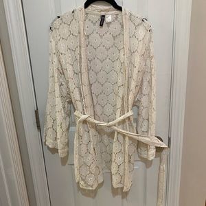 H&M Women’s EUC Large Belted Kimono Blazer Cover White Cream Floral Divided